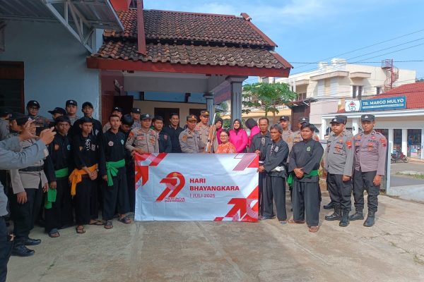 Gandeng Organisasi Perguruan Silat, Polres Karanganyar Gelar Bhakti Sosial Religi Sambut Hari Bhayangkara Ke-79
